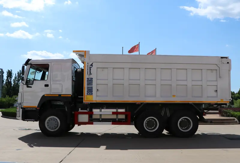sinotruk howo 6×4 dump truck-1