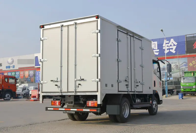 Sinotruk Howo 4×2 Light Cargo Truck-4