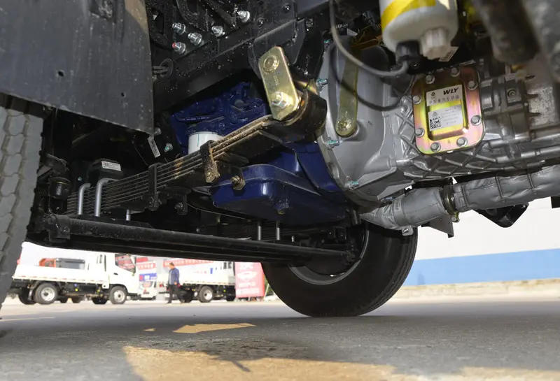 Sinotruk Howo 4×2 Light Cargo Truck-7