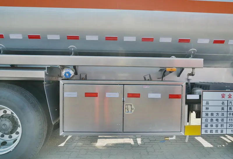 sinotruk howo T5G fuel tanker truck-8