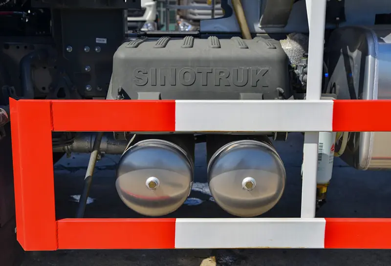 sinotruk howo fuel tanker from china-7