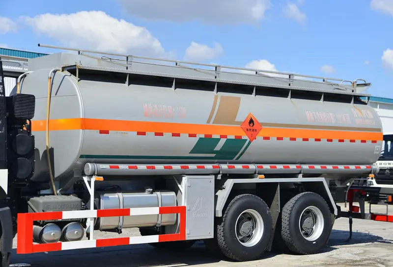 sinotruk howo fuel tanker from china-8