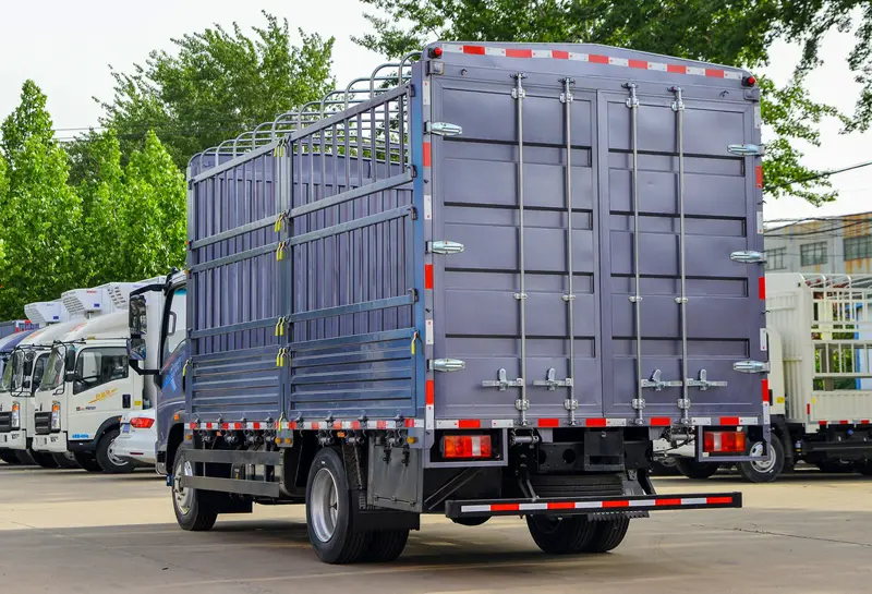 sinotruk howo light truck-3