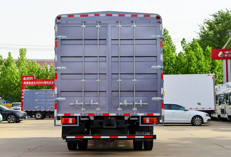 sinotruk howo light truck-4