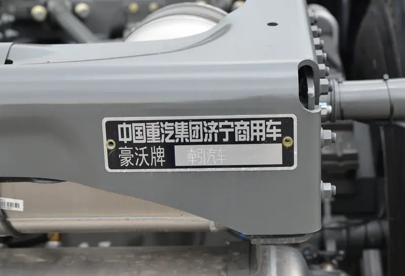 sinotruk howo max 6×4 tractor truck-10