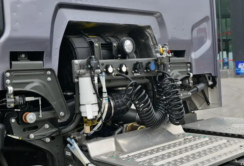 sinotruk howo max 6×4 tractor truck-9