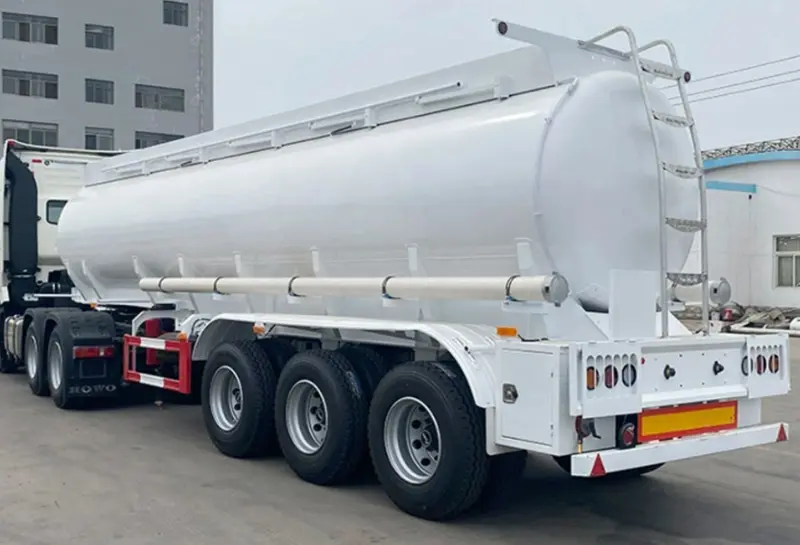 sinotruk trailer oil tank truck​-1