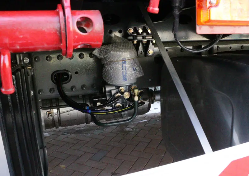 sinotruck howo 4×2 TX cargo truck-7