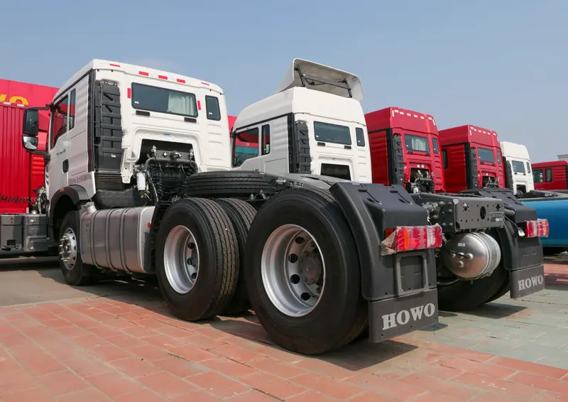sinotruck howo 6×4 tractor trucks price in china-2