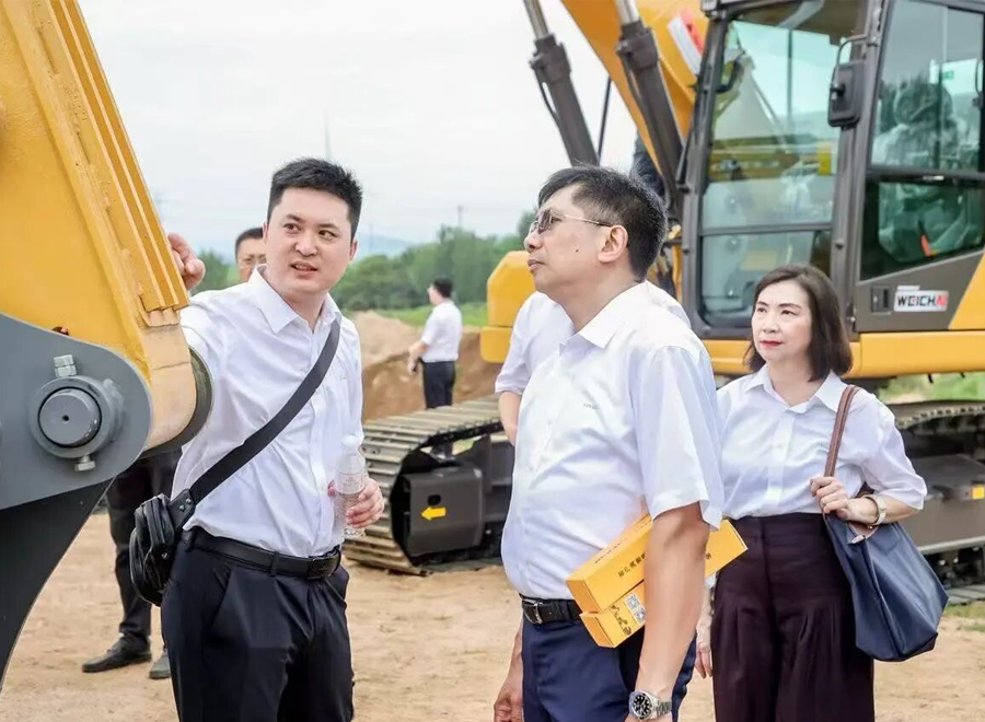 Model Workers of Sinotru (3)