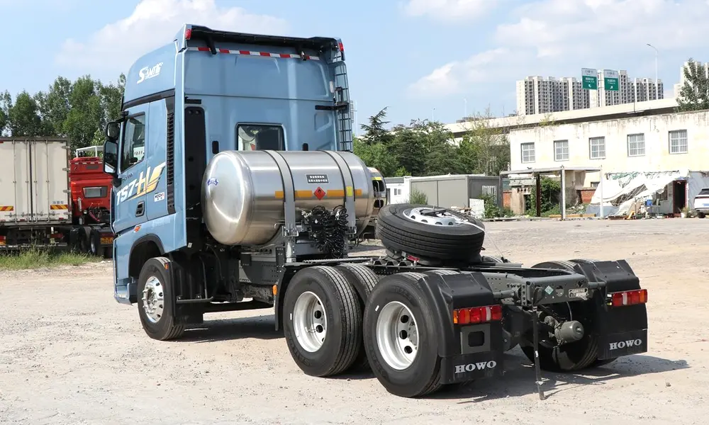 Howo LNG Tractor Truck (7)